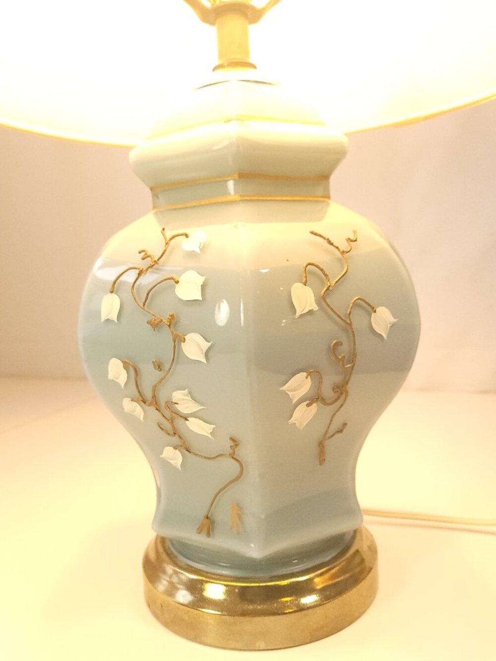 Circa 1968 Ceramic Table Lamp Blue White Floral Embossed Underwriters Laboratori